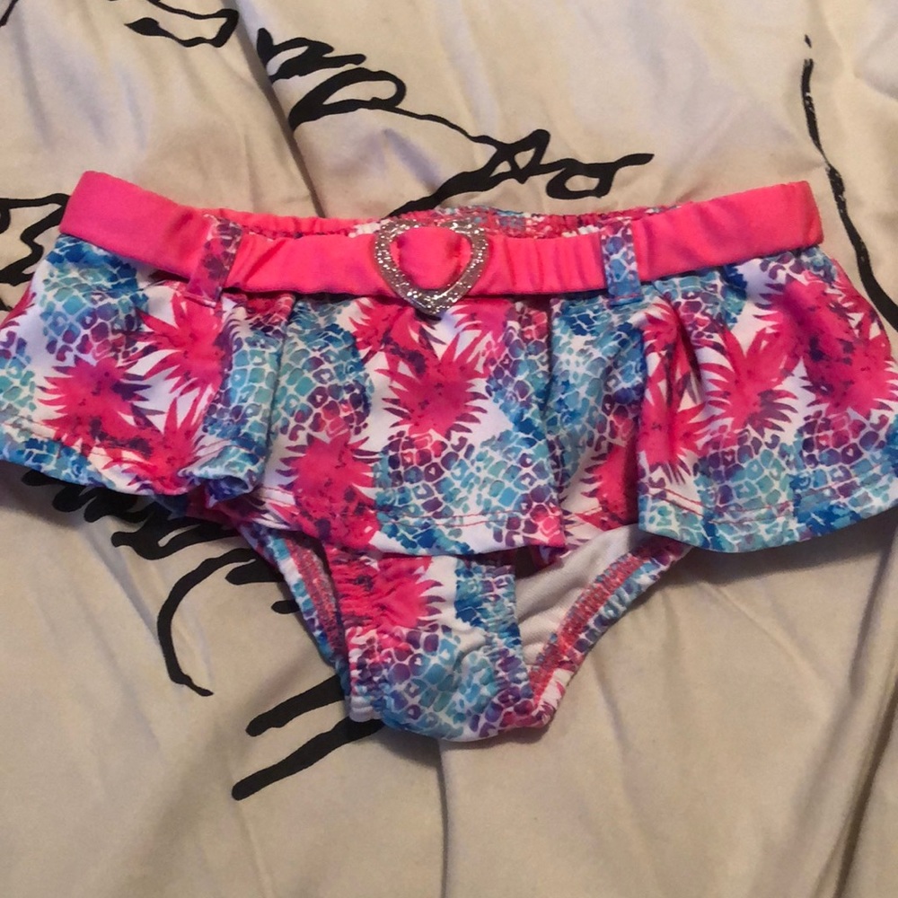 Swimsuit - Picture 3 of 6
